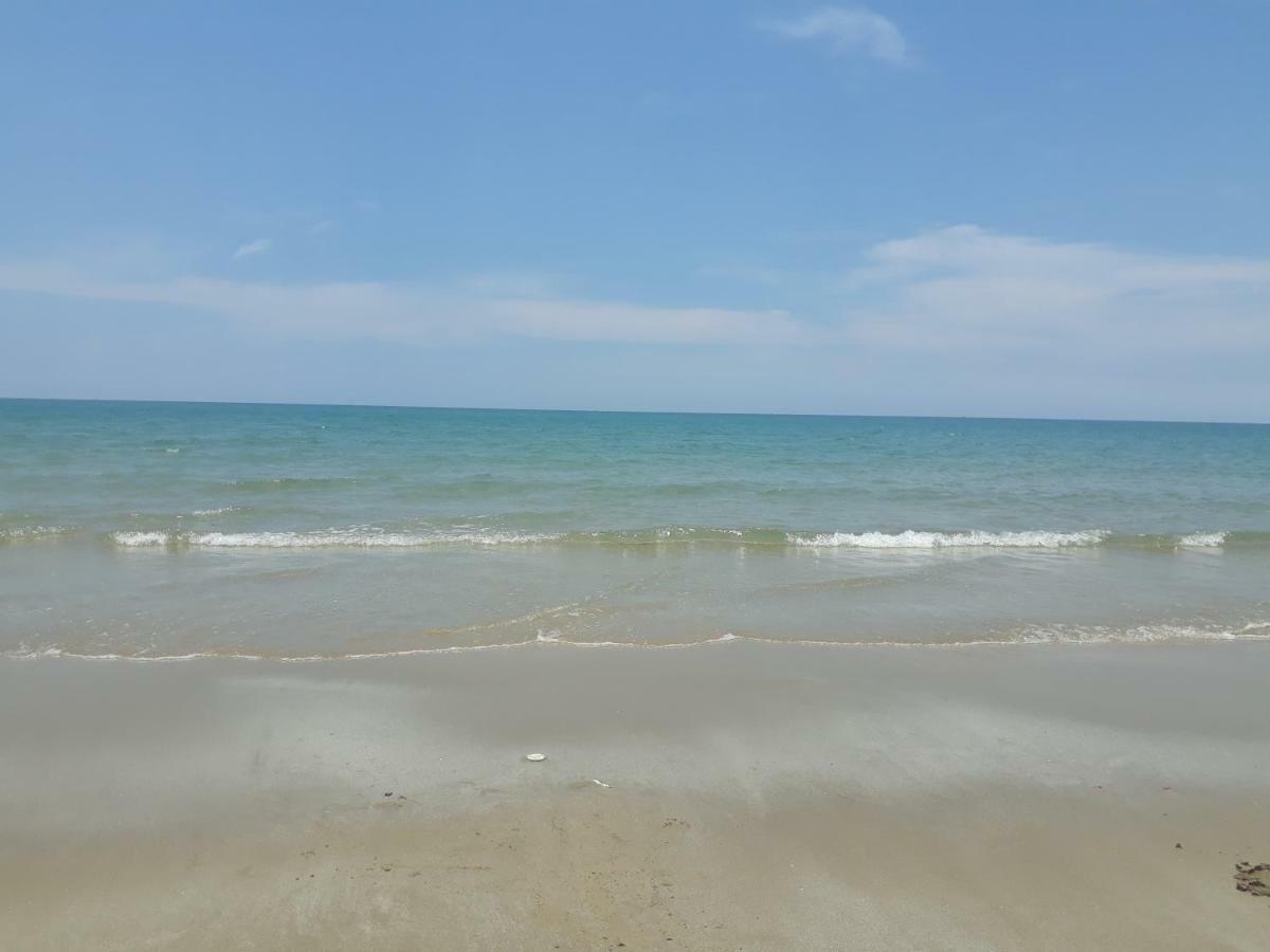 Mae Rampung Beach House Rayong Exterior foto
